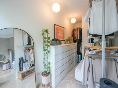 DRESSING ROOM